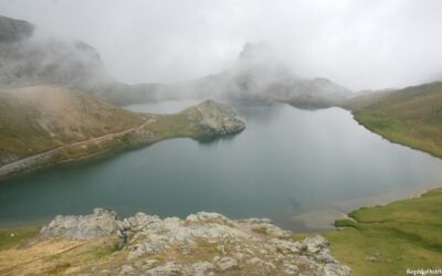 Lacs dans la brume et portage « hostile » en Ubaye